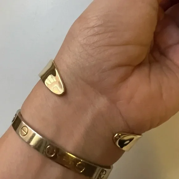 Gold hammered cuff bracelet new - Picture 3 of 3